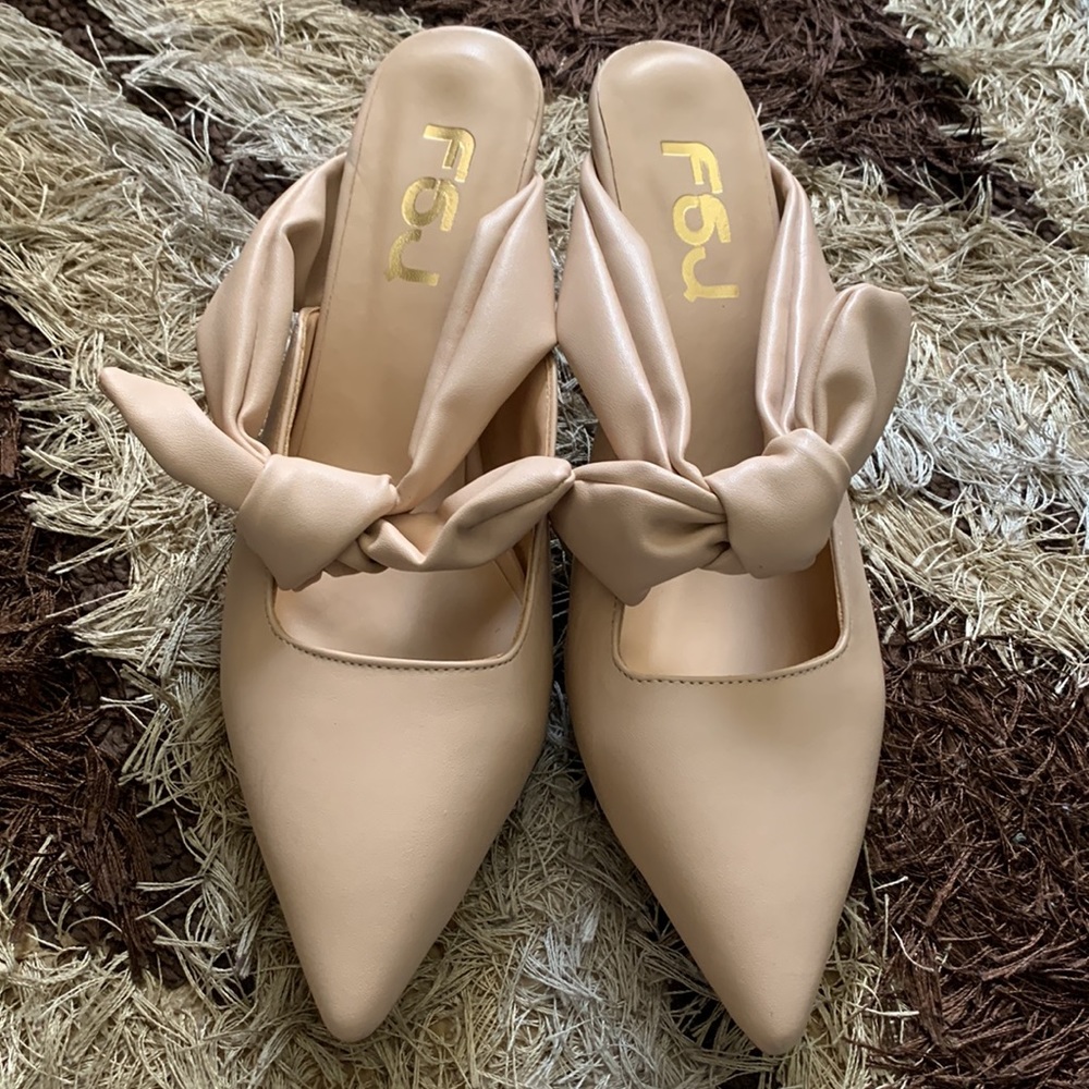 F5j Nude Leather Closed Pointed Toe Bow Tie Flat Mules